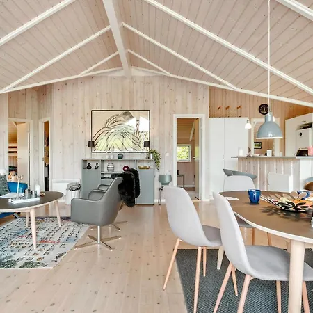 Three-bedroom In Nykobing Sj
